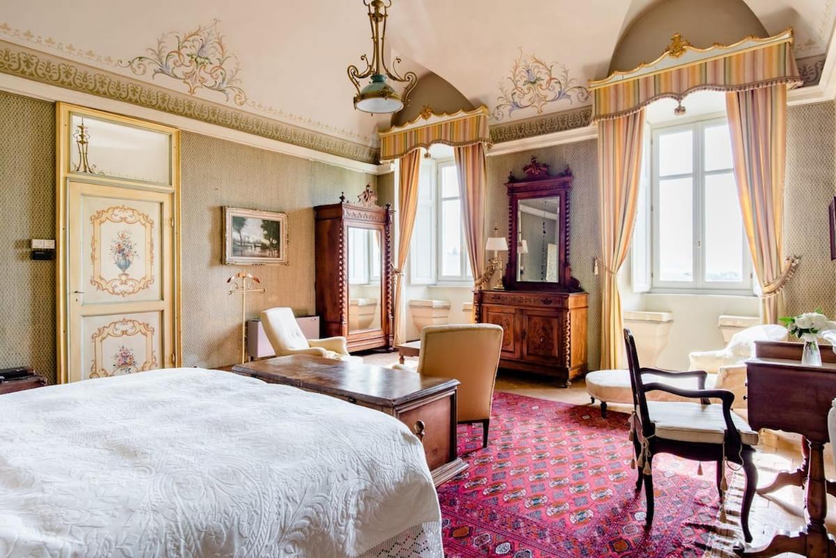 Bed and Breakfast Castello Di Coazzolo Неїве Екстер'єр фото