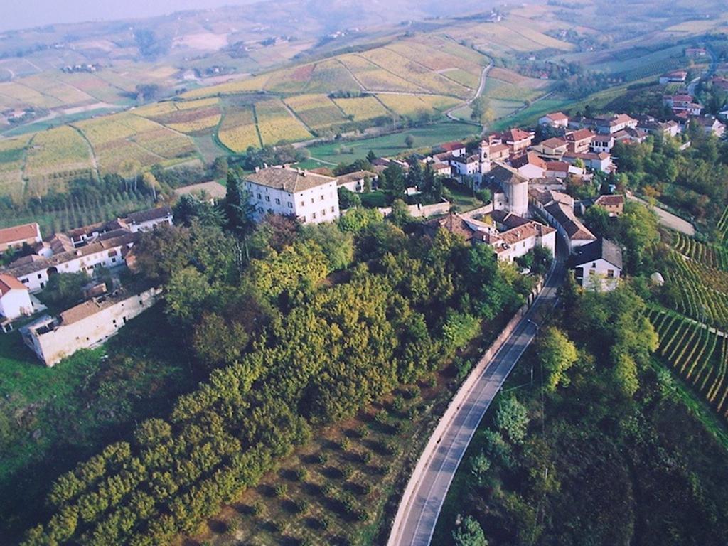 Bed and Breakfast Castello Di Coazzolo Неїве Екстер'єр фото