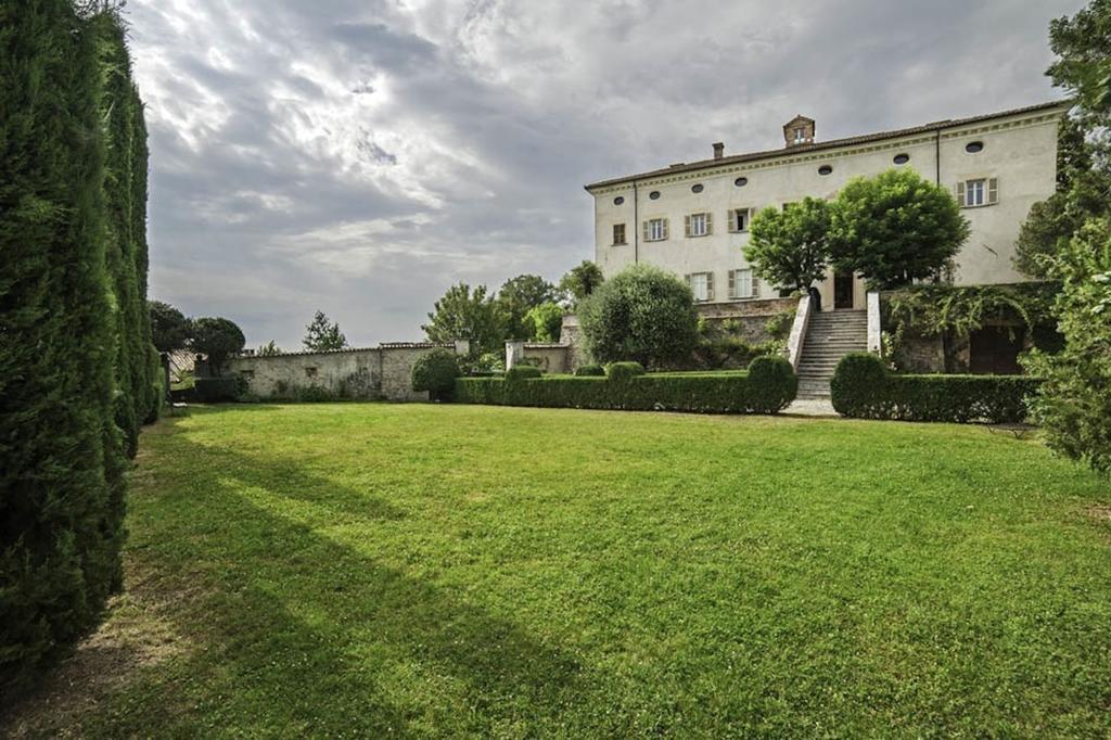 Bed and Breakfast Castello Di Coazzolo Неїве Екстер'єр фото